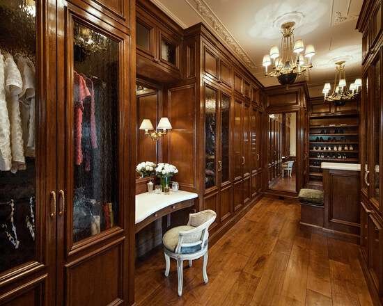 luxury-walk-in-closet-wood-and-chandelier-interiors